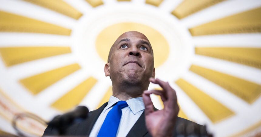 un senator american vorbeste de 14 ore la tribuna in semn de protest fata de politicile lui trump a provocat atatea pagube 67ec0b69665d0