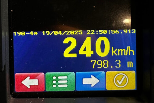 un sofer de 22 de ani a fost prins conducand cu 240 de km h amenda uriasa pe care a primit o 6804e6905e777