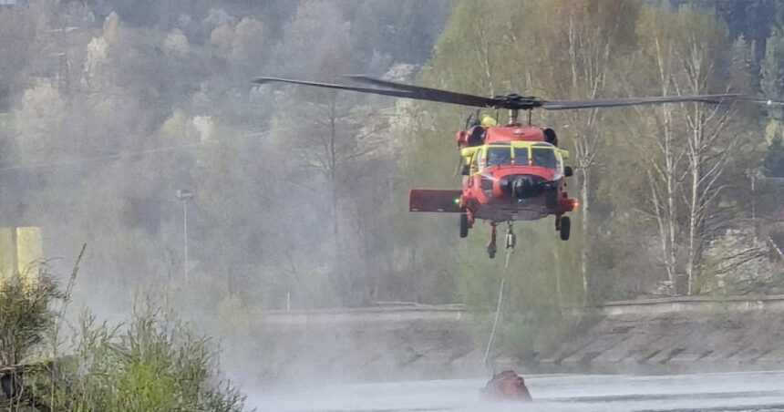 video a treia zi in care elicopterul black hawk intervine ca sa stinga incendiul de padure din arges din ce cauza a luat foc vegetatia 6804dc0c3bbf0