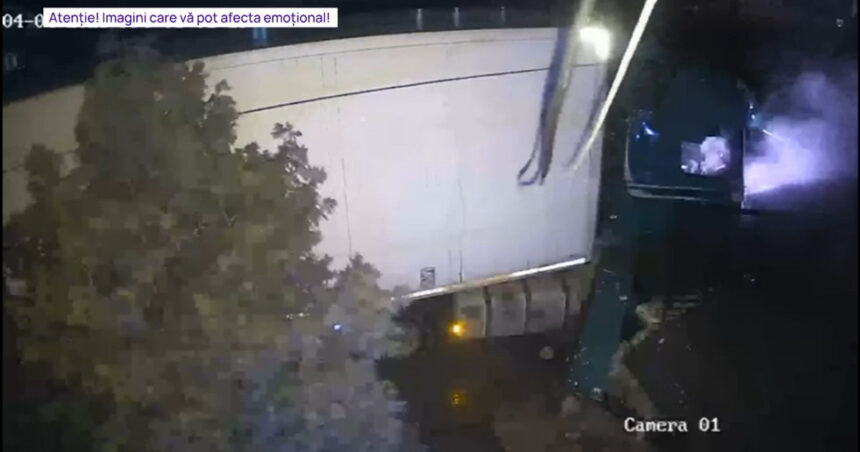 video accident grav in iasi un tir a spulberat un stalp de electricitate o conducta de gaze si s a oprit in curtea unei case 67ef9d59ccad8