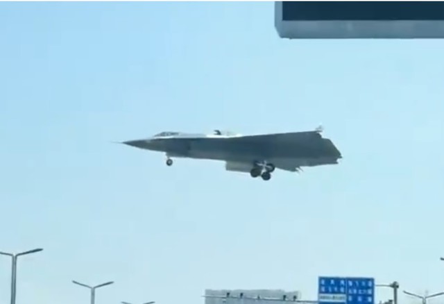 video china a lansat avionul futurist de lupta fara coada si cu trei motoare 67f6445a1e78f