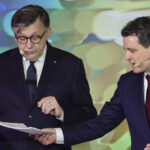 video conflictul dintre nicusor dan si crin antonescu primarul general il acuza ca a instrainat baze sportive ce spune candidatul coalitiei 6811f3b73af6b