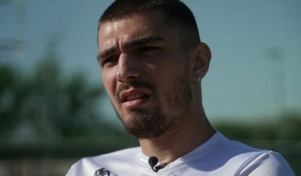 video exclusiv denis ciobotariu le face o promisiune fanilor rapidul se va ridica vreau trofee eu asa am fost obisnuit 6812665a7eaec