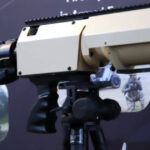 video franta a prezentat un sistem de laser portabil helma lp poate viza tinte stationare dar in anumite conditii poate vana si drone 680b0a0c78524