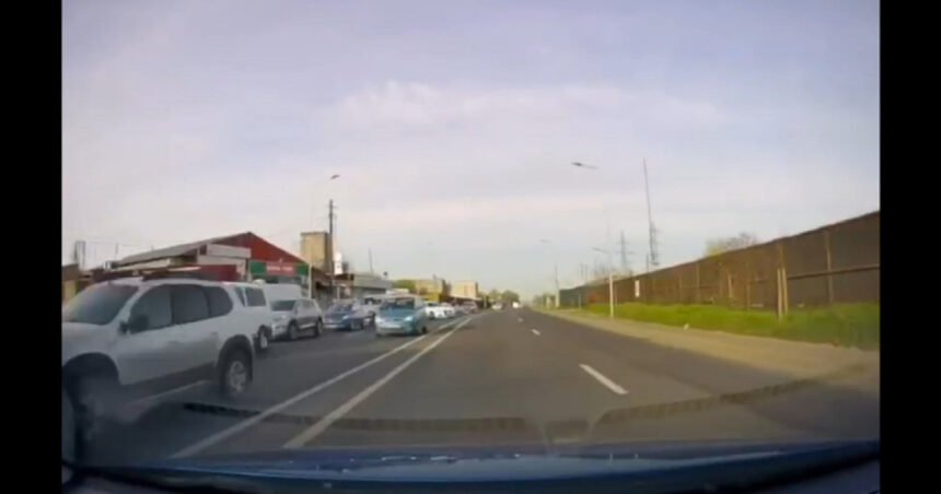 video imaginile unei tragedii evitate la limita o soferita a facut o manevra periculoasa pe o sosea aglomerata din galati 68027bf08a098