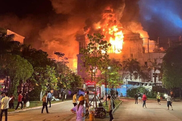 video incendiu intr un hotel din nord estul indiei cel putin 14 morti printre care si doi copii 6811cbf316398