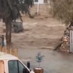 video insule grecesti cautate de turisti lovite de inundatii puternice dupa ploi torentiale imagini cu strazi transformate in rauri masini luate de ape 67eb8ad758003
