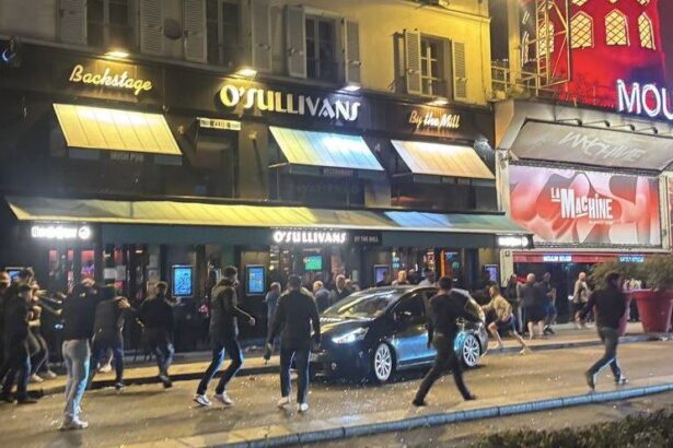 video lupte de strada la paris inainte de psg aston villa fanii celor doua formatii s au batut in capitala frantei 67f631277be3a