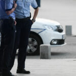 video politist din bistrita impuscat din greseala de un coleg in timpul patrularii victima a fost transportata de urgenta la spital 6810cb4254cff