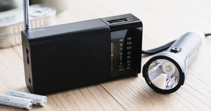 Radiourile cu baterii s-au epuizat din stoc, la fel ca hârtia igienică în pandemia de COVID, din cauza penei de curent din Spania. 1 video radiourile cu baterii precum hartia igienica in pandemia de covid s au epuizat din stoc din cauza penei de curent din spania 6810e77b514cd