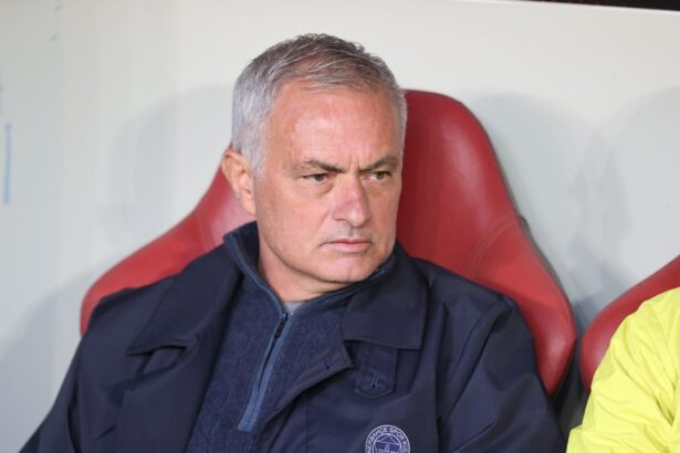 video reactia lui jose mourinho dupa golul splendid marcat de alex maxim contra lui fenerbahce 680d2e454bc5e