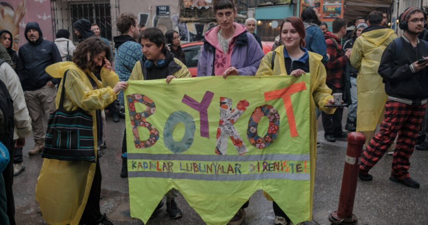 video turcia 11 persoane retinute pentru apeluri la boicot dupa arestarea primarului din istanbul 67ee7a291c389