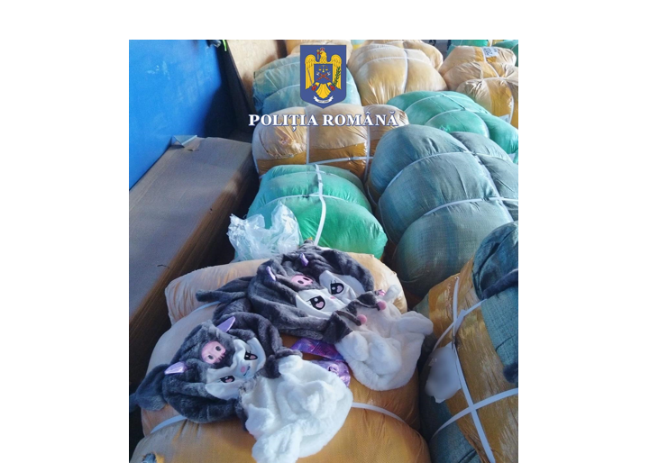 video un container cu bunuri contrafacute in valoare de 2 milioane de lei descoperit in portul constanta 6800fe17c1554