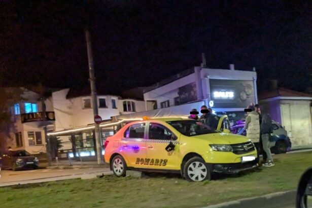 video un taxi a plonjat pe scuarul din fata ipj constanta de pe bulevardul mamaia 67ed968527eb5