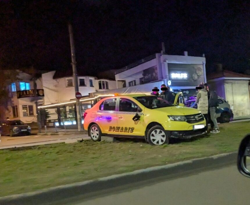 video un taxi a plonjat pe scuarul din fata ipj constanta de pe bulevardul mamaia 67ed968527eb5