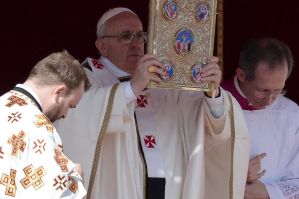 video va rog pe voi sa i cereti domnului sa ma binecuvanteze mesajul umil cu care papa francisc si a inceput pontificatul acum 12 ani 68061c0f20bba