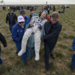 videofoto cel mai varstnic astronaut american in activitate a revenit pe terra dupa o misiune la bordul iss in ziua cand a implinit 70 de ani 6804d5718526b