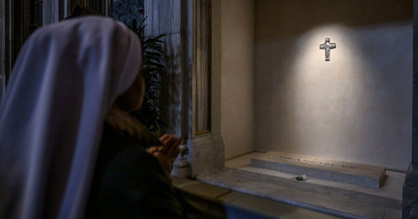 videofoto imagini cu mormantul papei francisc publicate de vatican sute de mii de oameni sunt asteptati sa i aduca un ultim omagiu 680e093be4270