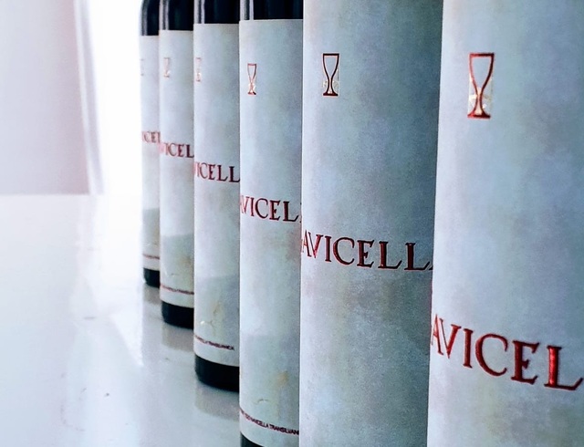 vinul zilei un cupaj cu note de fructe rosii condimente textura catifelata si o aciditate proaspata savuros alaturi de carne de miel pui vita sau branzeturi 680b279973b69