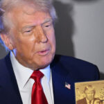 viza de america pentru bogati trump prezinta cardul de aur in valoare de cinci milioane de dolari eu sunt primul cumparator 67efbd029a249