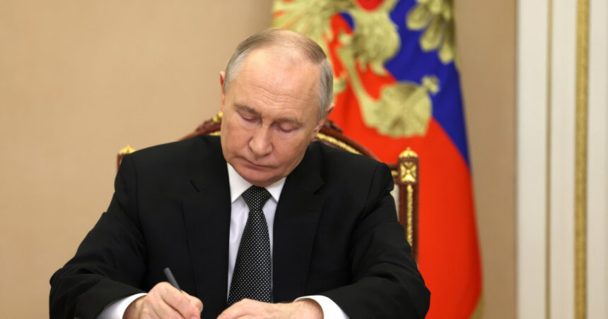 vladimir putin vrea cenzura absoluta in rusia ce legi a promulgat liderul de la kremlin 68076388adb2b