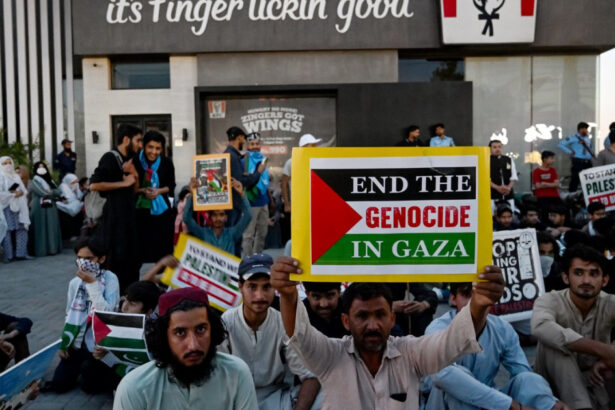 zeci de persoane au fost arestate in pakistan in urma atacurilor unor restaurante kfc protestele au legatura cu situatia din gaza 6803fba651108