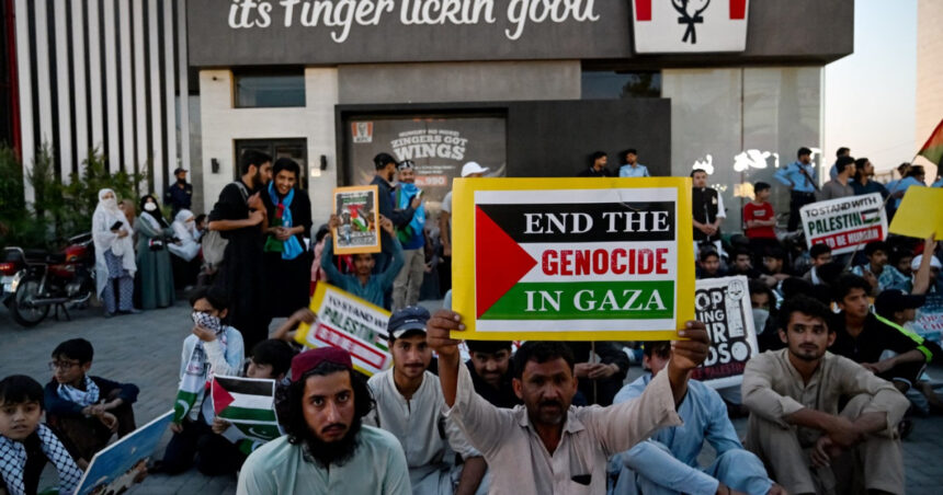 zeci de persoane au fost arestate in pakistan in urma atacurilor unor restaurante kfc protestele au legatura cu situatia din gaza 6803fba651108