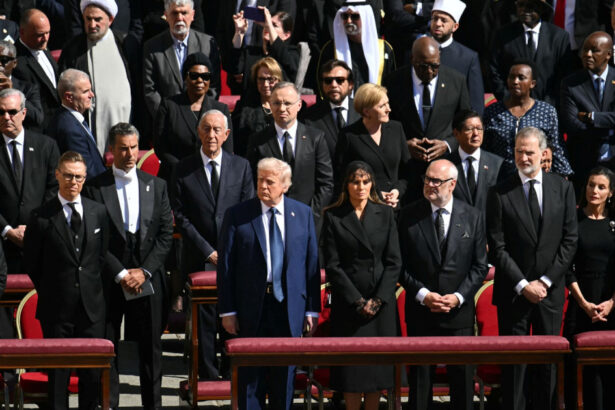 zelenski si trump s au intalnit la funeraliile papei francisc ce au stabilit cei doi lideri 680cb093335a8