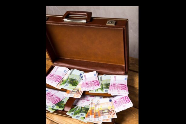 13 000 de euro aruncati dintr o masina dupa o cearta in familie ce s a intamplat cu banii 6828ea161663a