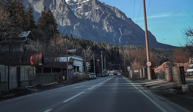 a fost votat regulamentul vignetei de brasov permisele de libera trecere pe mai multe drumuri judetene vor intra in vigoare de la 1 ianuarie 2026 68399612e8fe3