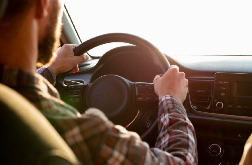 a furat masina tatalui si a condus fara permis de conducere tanar de 18 ani prins in constanta 681c9c152009c