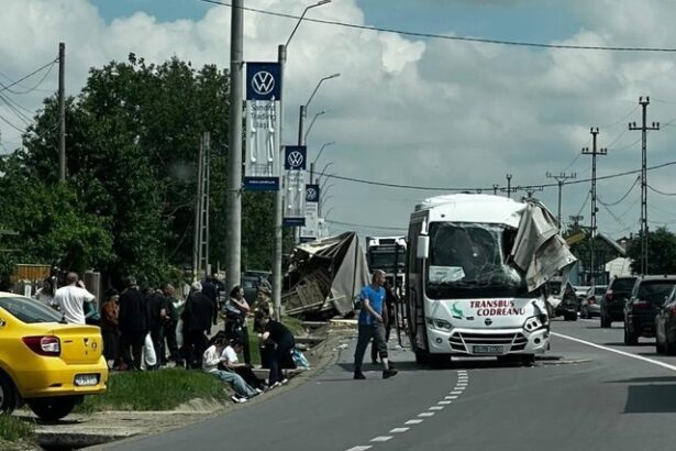accident in care au fost implicate un autocamion si un autocar cu 20 de pasageri la letcani a fost activat planul rosu de interventie 68305f1120e9d