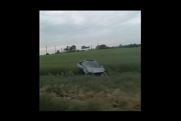 accident la harsova o masina a ajuns in camp 681c4893041c9