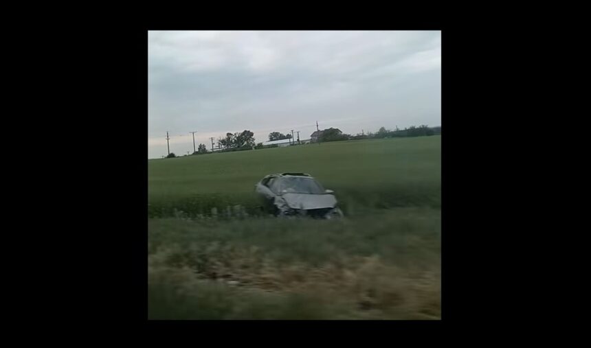 accident la harsova o masina a ajuns in camp 681c4893041c9