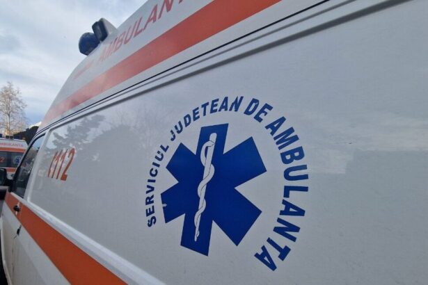 accident pe dn 22 in zona popasului tasaul o persoana a fost ranita dupa ce un autoturism si o camioneta s au ciocnit 682236686999d