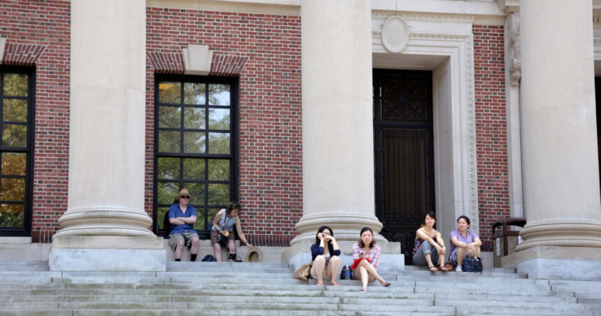 administratia trump interzice universitatii harvard sa mai primeasca studenti straini 682f7a03de4ba