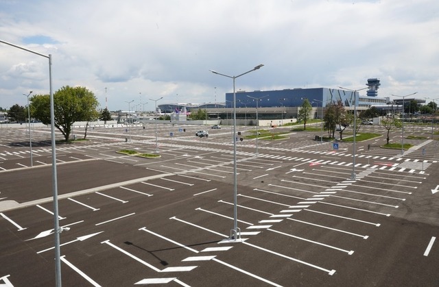 aeroportul otopeni da in folosinta o noua parcare pentru pasageri si incepe constructia altei parcari cu 4 niveluri 682b237f0e059