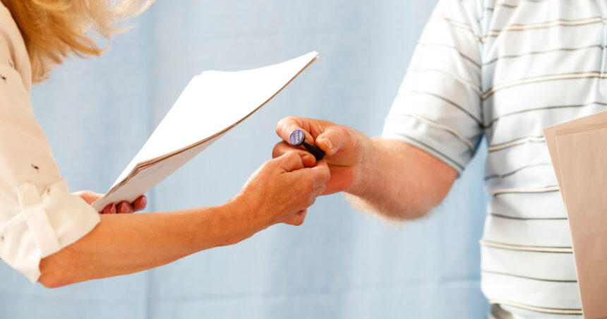 Alegeri prezidențiale 2025: Ordinea candidaților pe buletinul de vot pentru duminică, 4 mai. Informații despre plasarea ștampilei pentru un vot valid. 1 alegeri prezidentiale 2025 ordinea candidatilor pe buletinul de vot pentru duminica 4 mai unde se pune stampila pentru un vot valid 6815961bc184d