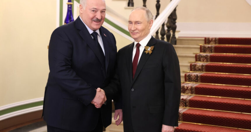 aleksandr lukasenko isi indeamna fermierii sa cultive mai multi cartofi pentru a hrani rusia trebuie sa ii ajutam pe fratii nostri 68373160d0fd7
