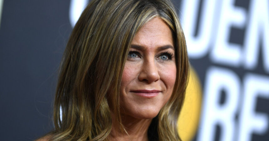 alerta la vila lui jennifer aniston din bel air un barbat a intrat cu masina in poarta resedintei 681fab8904fb5