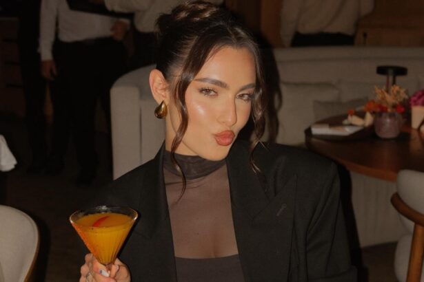 alexia eram si iubitul au uitat ca sunt in public cum a fost surprinsa fiica andreei esca la mare 681b44cf2b1a5