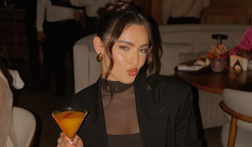 alexia eram si iubitul au uitat ca sunt in public cum a fost surprinsa fiica andreei esca la mare 681b44cf2b1a5