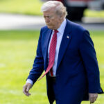 analistii il contrazic pe donald trump amenintarile presedintelui nu vor aduce productia de iphone in sua 6831a570718c4