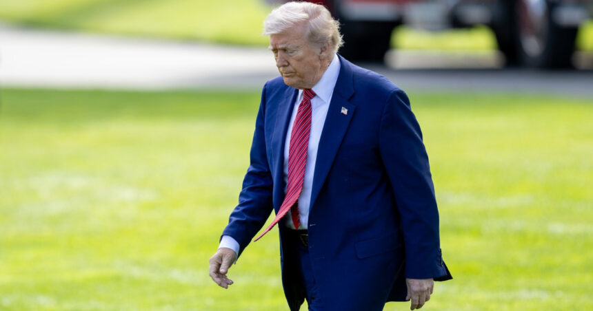 analistii il contrazic pe donald trump amenintarile presedintelui nu vor aduce productia de iphone in sua 6831a570718c4