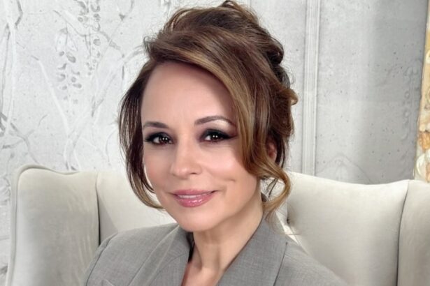andreea marin a cazut in direct la tv cum a reactionat fosta prezentatoare de la surprize surprize imi tremurau picioarele 6821ea10efdd9