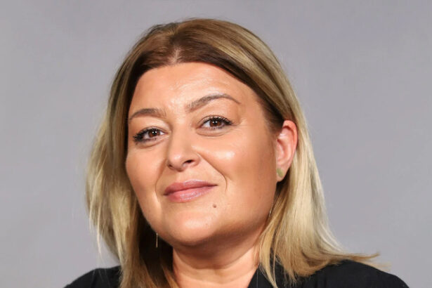 andreea popa senior consultant imobiliare ro vine la conferinta profit ro piata imobiliara 6839450fd5846