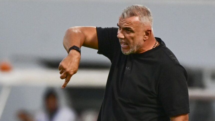 arabii l au pus pe olaroiu selectioner iar acum l au nominalizat si pentru un trofeu anuntul venit din emirate 6814df08ddeb4