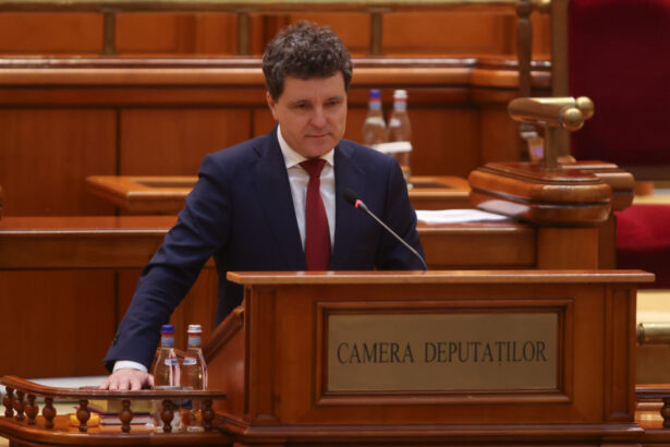 associated press noul presedinte al romaniei a depus juramantul criza politica se atenueaza dar la orizont se anunta provocari 6834924515598