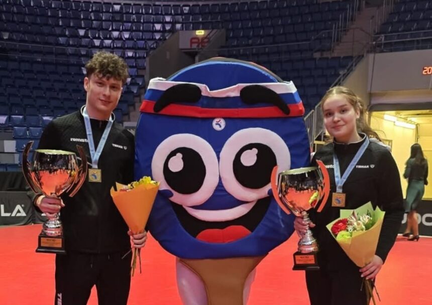 aur pentru elena zaharia de la csm constanta la europenele de tineret la tenis de masa 68206c8c81867