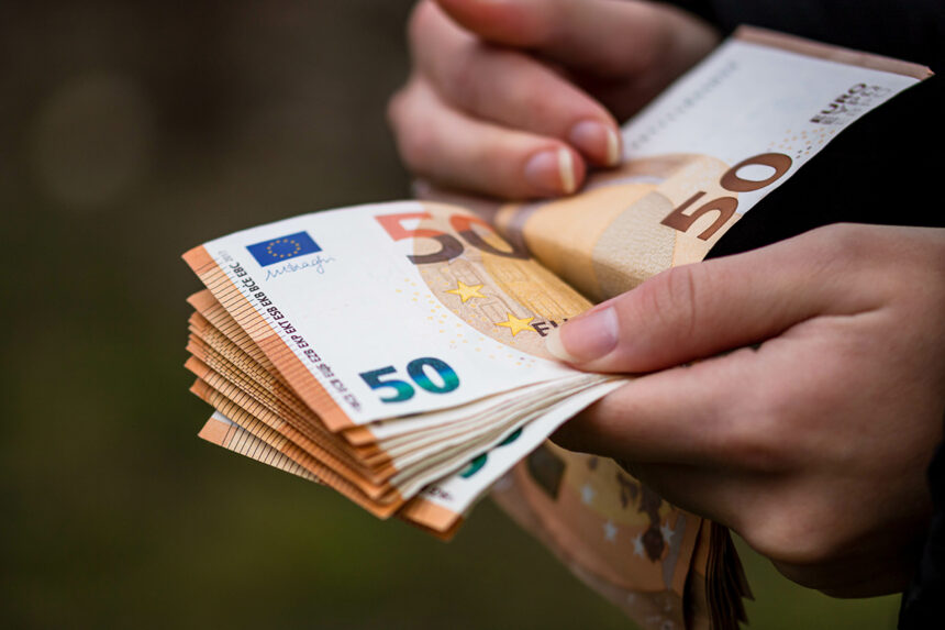 bulgarii se pregatesc sa adopte moneda unica europeana preturile vor fi afisate in euro si leva 6819ced7a0f63